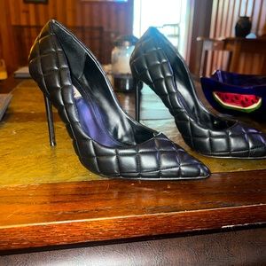 Steve Madden black pumps